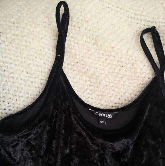🏷️2/$20🏷️Velvet tank - Picture 2 of 2